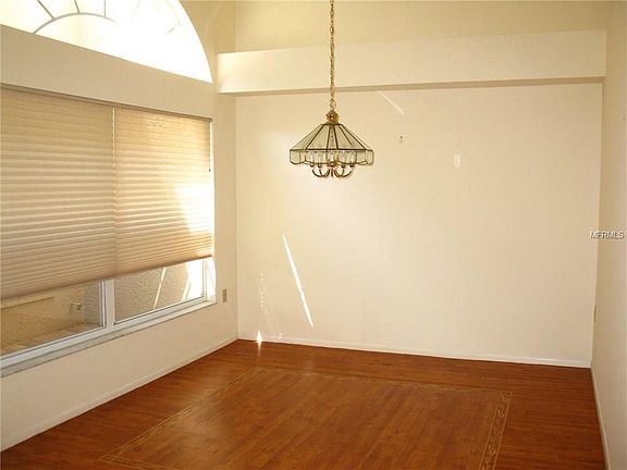 5th image of 3895 Darston St