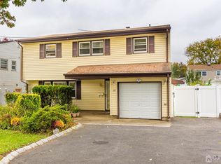 660 New Durham Rd, Metuchen, NJ 08840