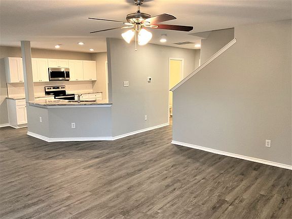 4th image of 3717 Oceanview Dr