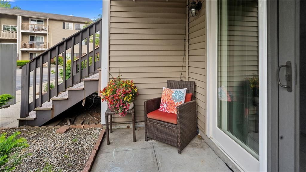 131 Fordson Ave APT 4, Cranston, RI - View 3