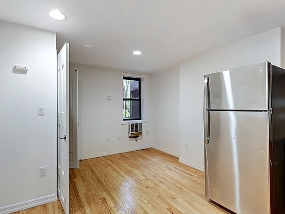 2nd image of 126 E 7th St #3B12