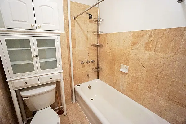 Rented by Universal Realty Group | media 15