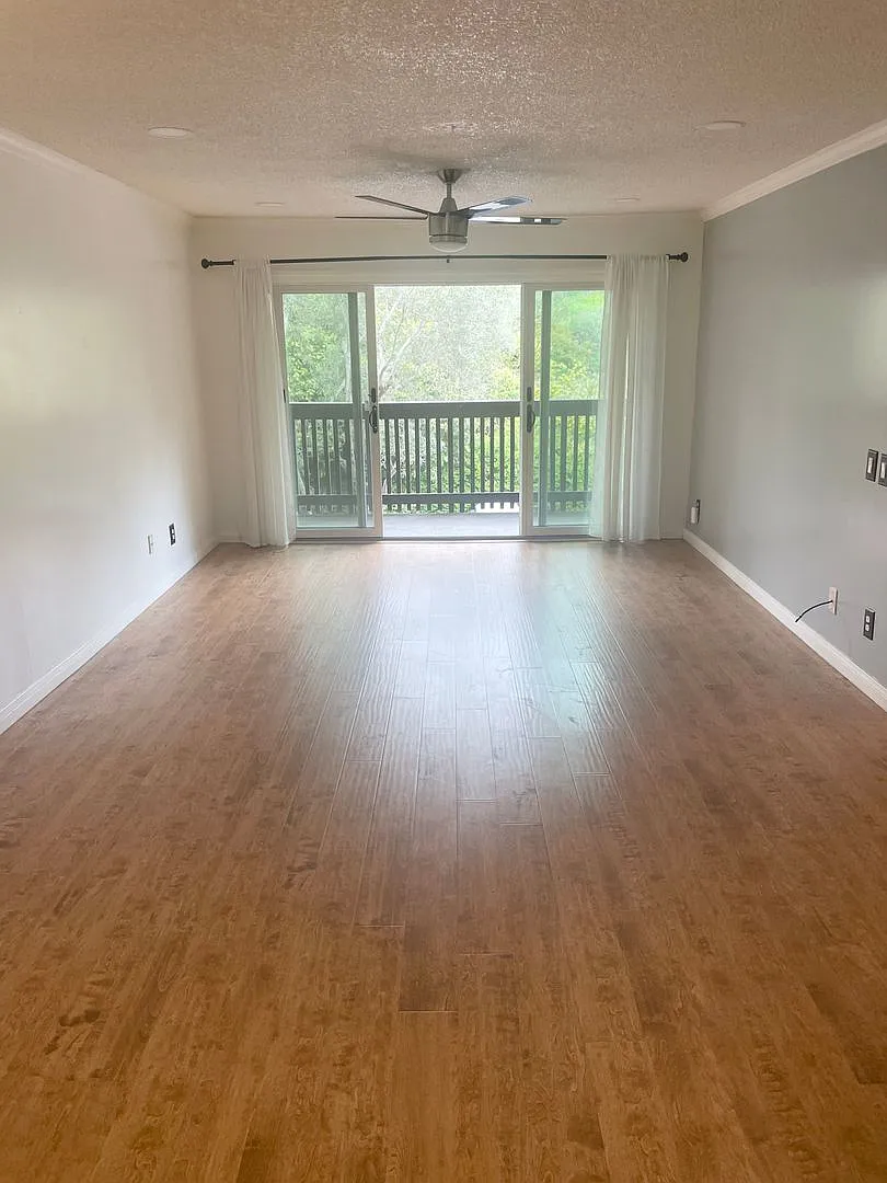 Stylish Condo Near Fashion Valley — Photo 2