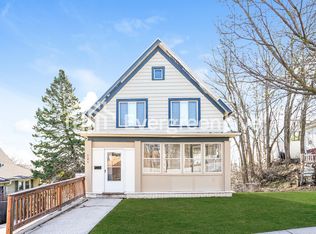 121 4th St, Waukesha, WI 53188