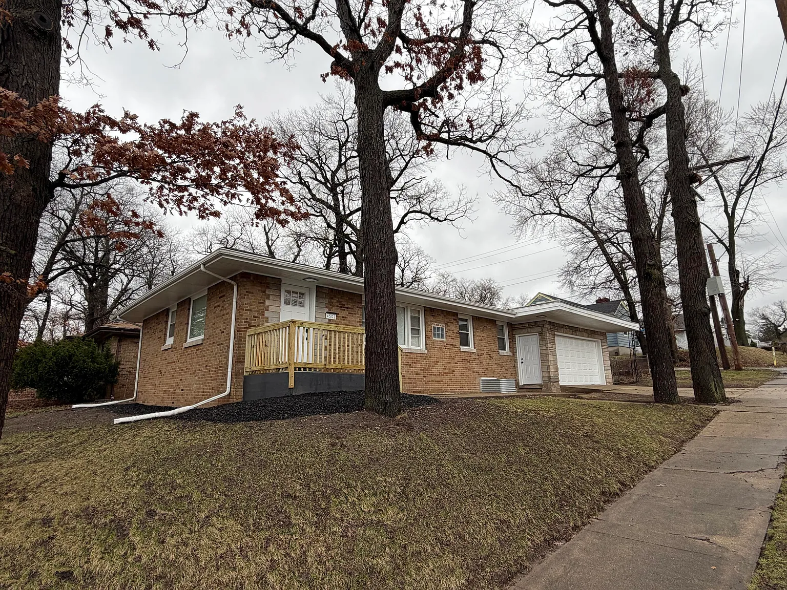 4501 Richard Gordon Hatcher Blvd photo 1