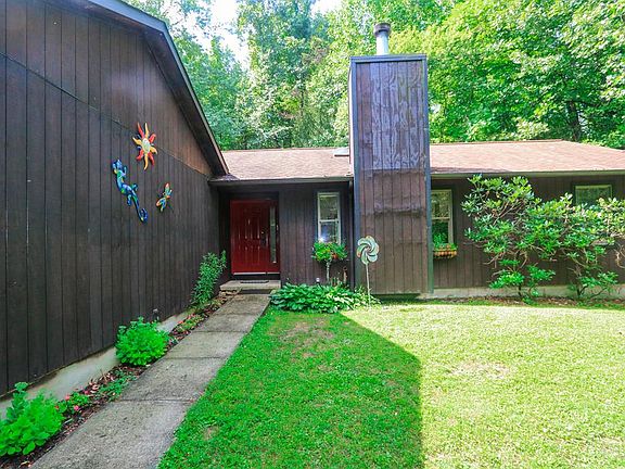2nd image of 1112 Crooked Creek Ln