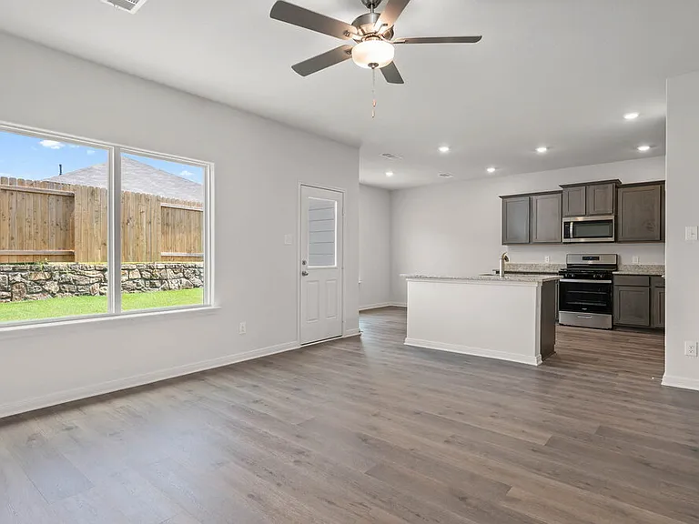 301 Patton Ln — Photo 9