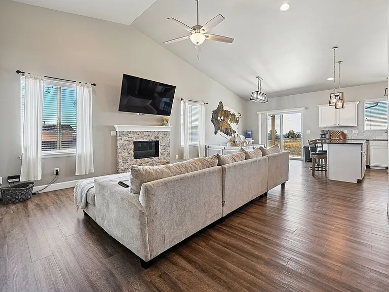 1140 E Dove Creek Dr — Photo 5