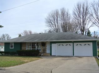 258 E 8th St, Gibbon, MN 55335