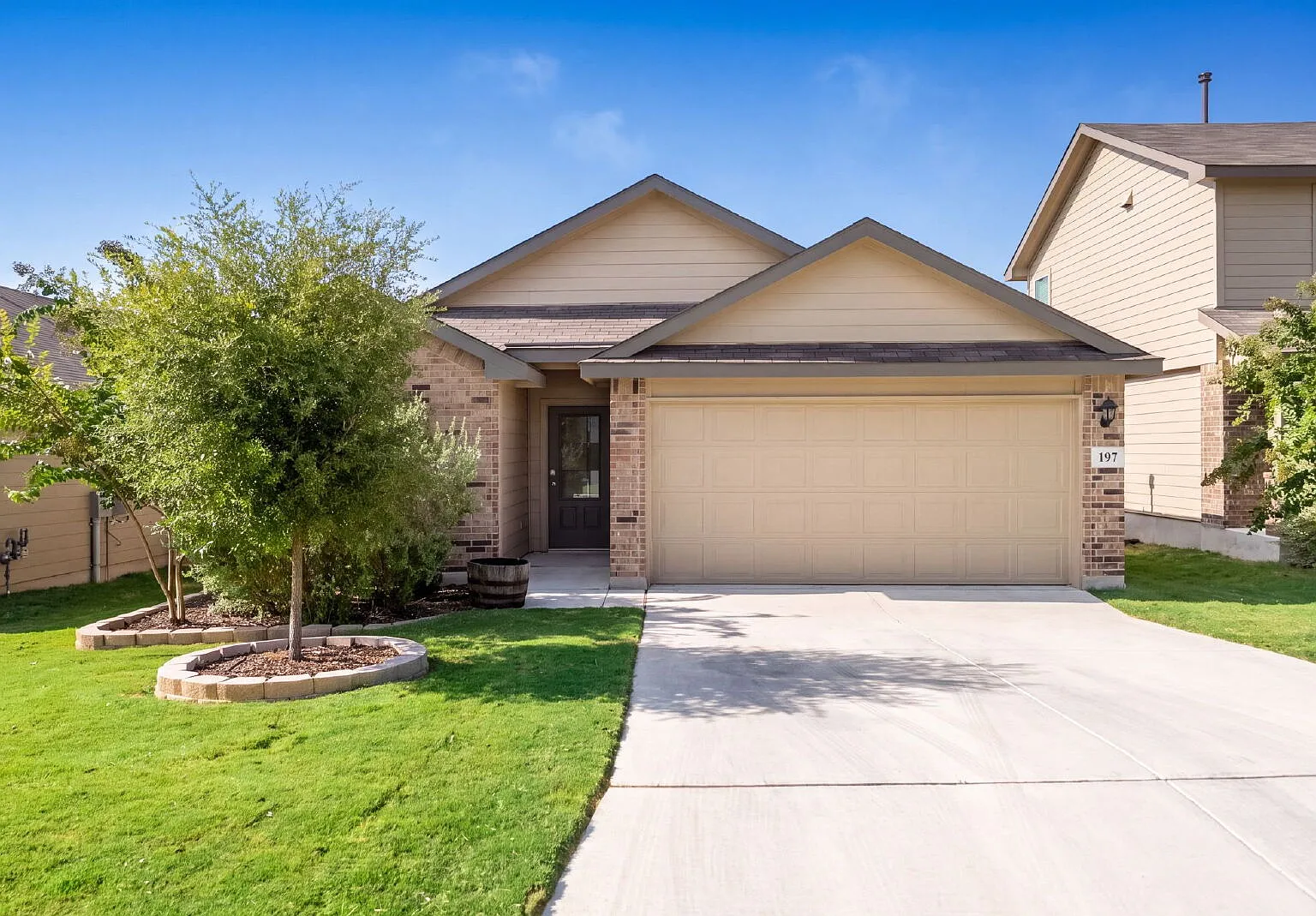 3 bed, 2.0 bath, 1651 sqft, $1,800 — Photo 2