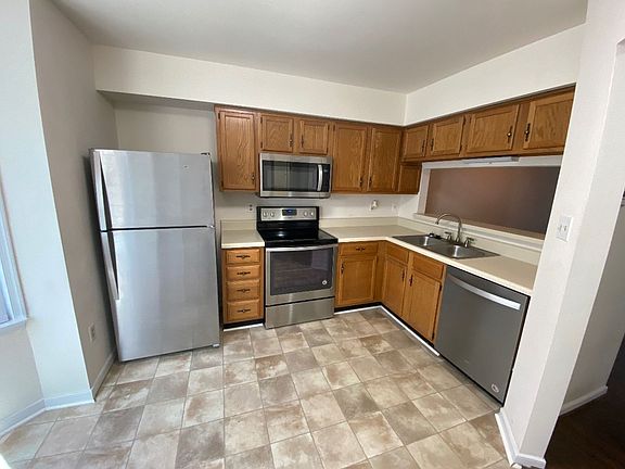 4th image of 2262 High Bush Cir