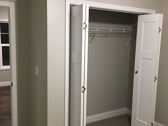 4th image of 105 S Bogardus St