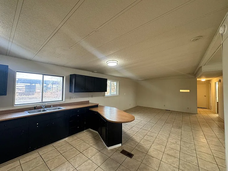 170 S Outlook Rd — Photo 4