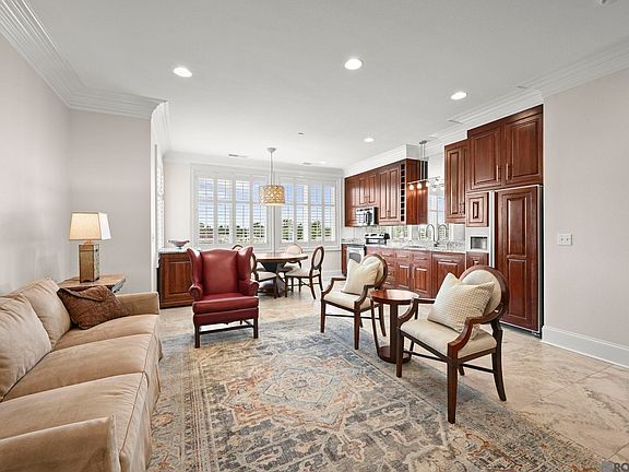 2nd image of 7707 Bluebonnet Blvd #329