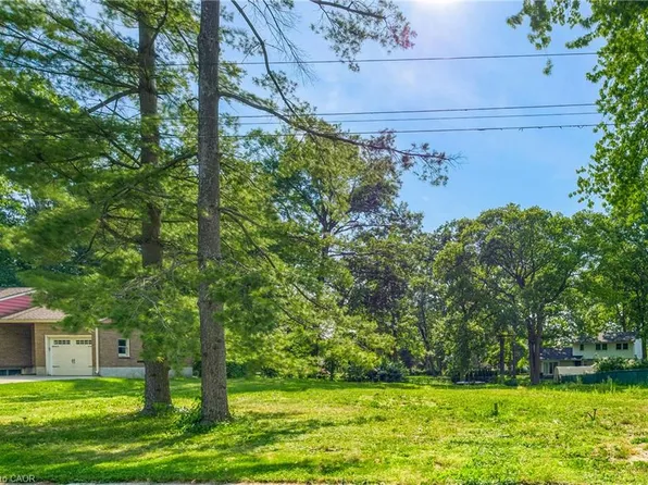 1307 S Ridgewood Dr, Sarnia, ON N7V 3R2