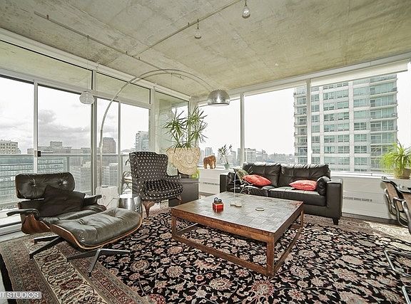 2nd image of 611 S Wells St #2207