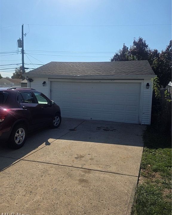 2nd image of 15665 Holland Rd