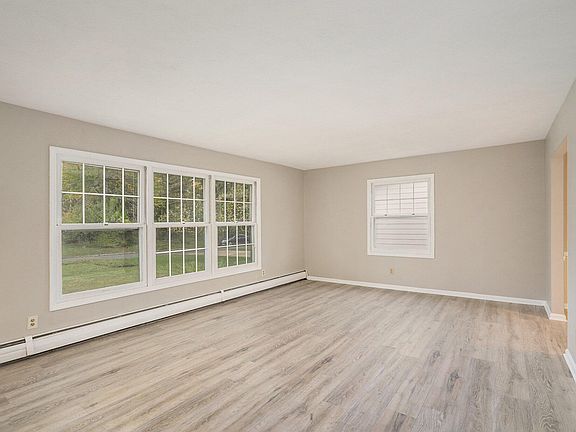 3rd image of 832 Edgehill Pl