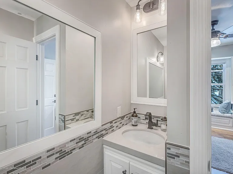 633 W Main St — Photo 19