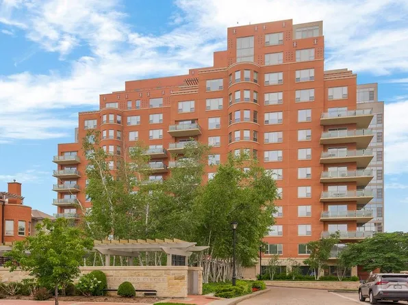 4950 Central St APT 501, Kansas City, MO 64112