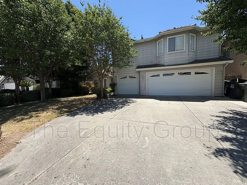 703 W Russell Ave