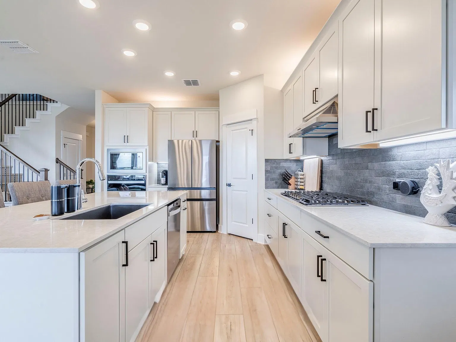 3 bed, 2.5 bath, 2331 sqft, $2,650 — Photo 3