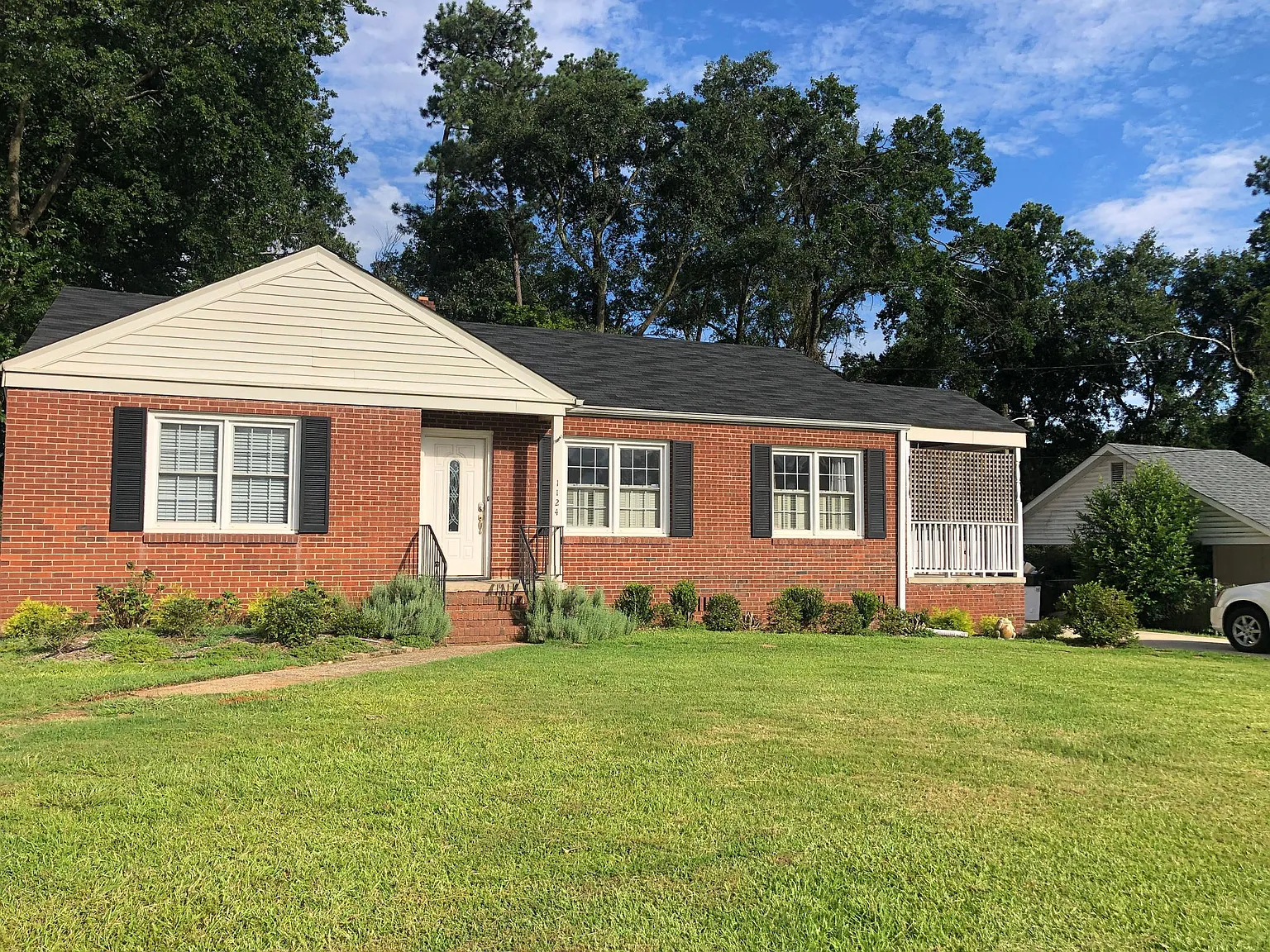 1124 Azalea Dr — Photo 1