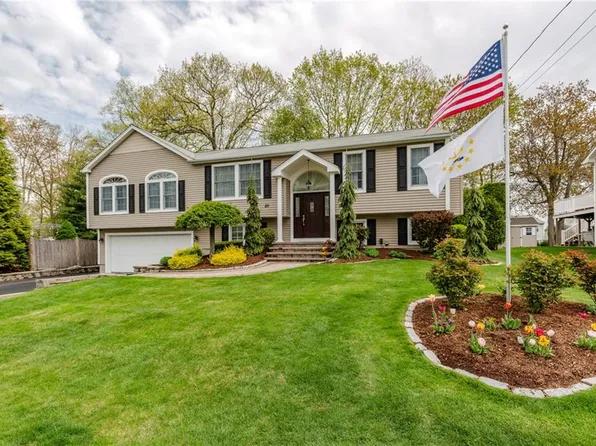 50 Thunder Trl, Cranston, RI 02921