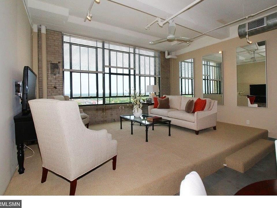 Stunning completely updated Loft with raised living room with new carpet to enjoy the perfect view of St Paul and surrounding area while seated.