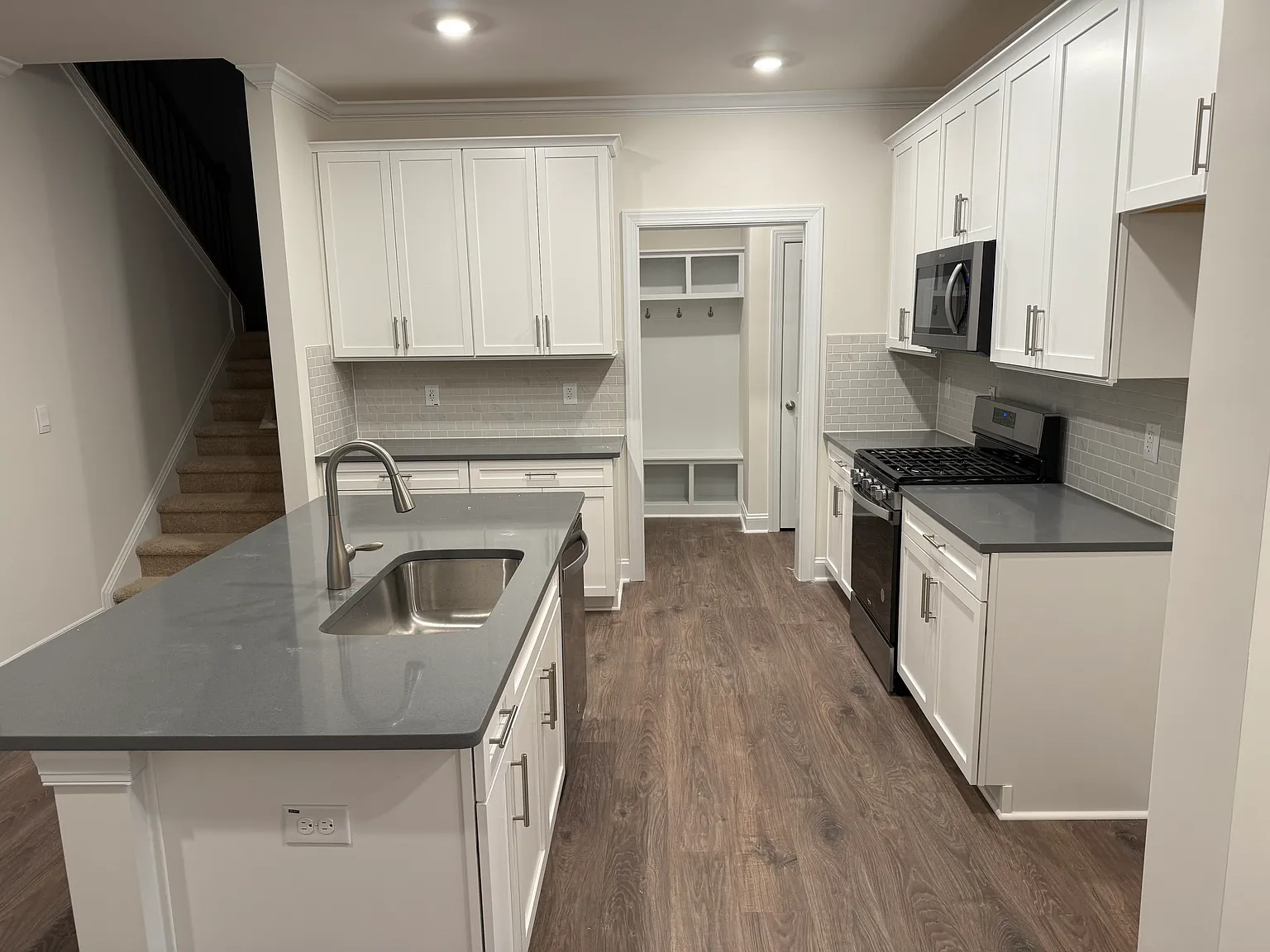 4 bed, 2439 sqft, $2,400 — Photo 4