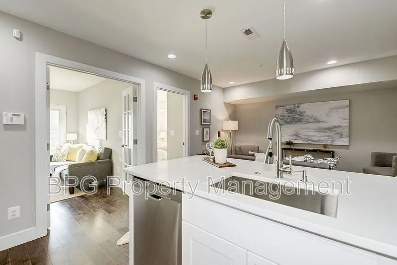 2 bed, 1.0 bath, 850 sqft, $2,195 — Photo 3