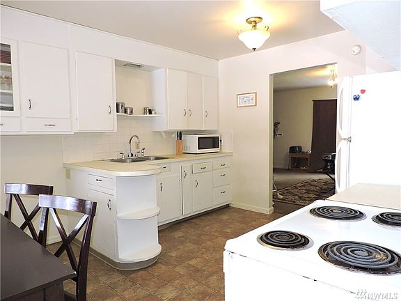Bright kitchen with built-ins