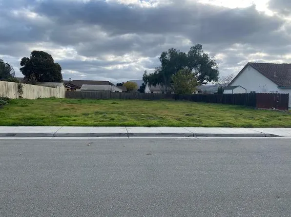 231 Bundeson Dr, Hollister, CA 95023