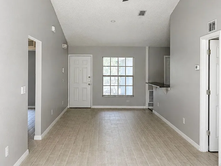 349 Walpole Loop — Photo 4