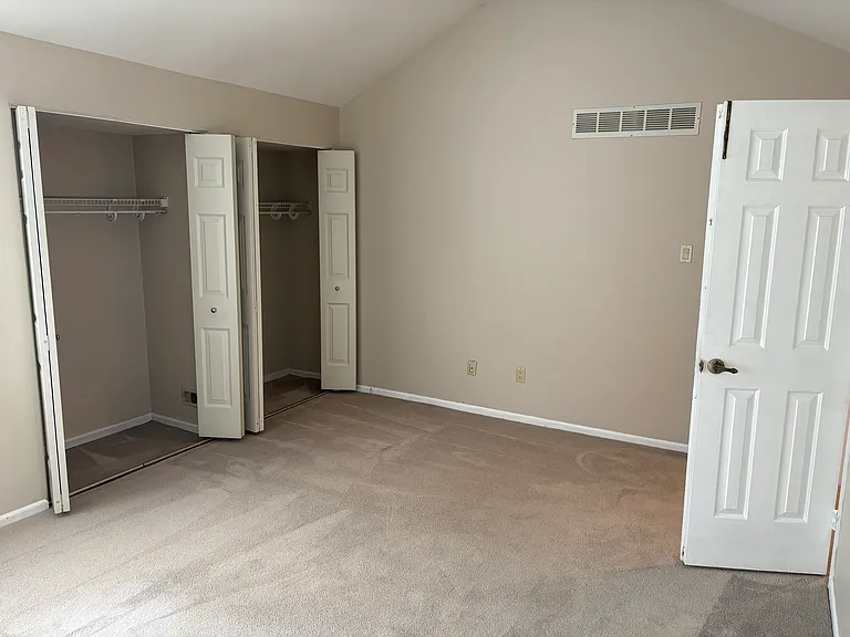 323 Milford Ct — Photo 20