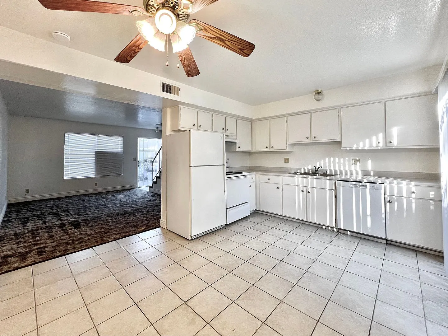 Apartment for Rent — Photo 3