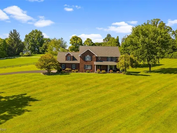 1292 Windsor Dr, Mineral Wells, WV 26150