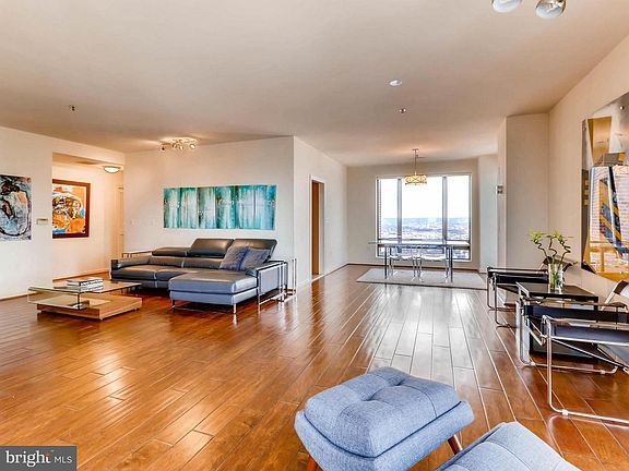 3rd image of 10 E Lee St Unit 2509