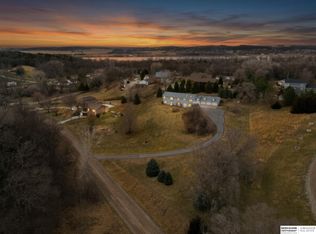 36712 Oakmont Dr, Louisville, NE 68037