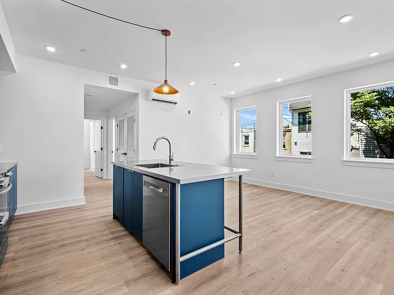 2456 Frankford Ave — Photo 47