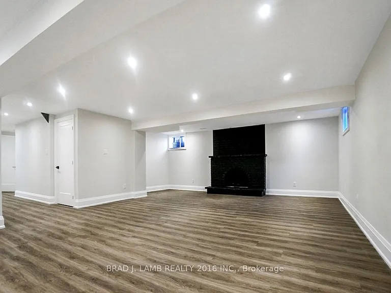62 Royal Garden Blvd — Photo 8