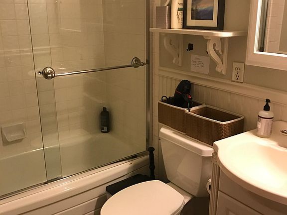Full bathroom downstairs (tub/shower)