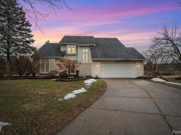 29690 Canterbury Ct, Farmington Hills, MI 48331
