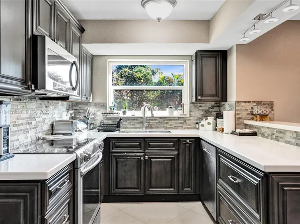 9440 SW 49th Pl, Cooper City, FL 33328