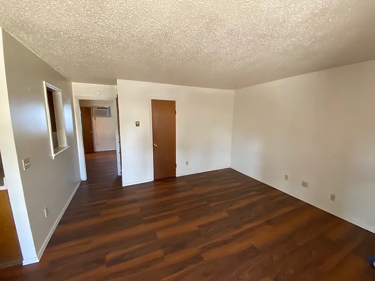 220 SW 34th St #9 — Photo 8