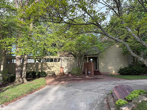 4th image of 1 Robin Hill Ln