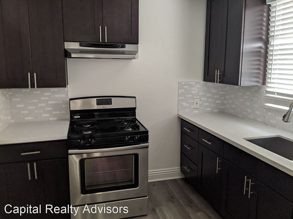 1st image of 922 E 2nd St #2