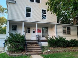 223 W Locust St, Dekalb, IL 60115