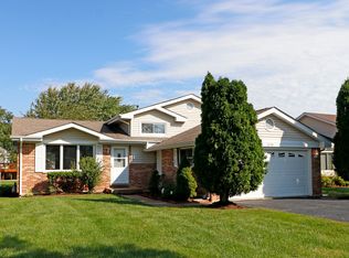 1118 E Olde Virginia Rd, Palatine, IL 60074