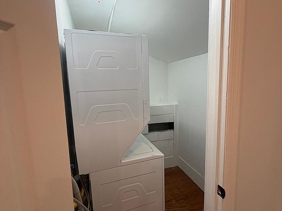 3rd image of 406 Communipaw Ave APT 4